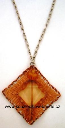 3 - paličkovaný přívěsek na stříbrném řetízku