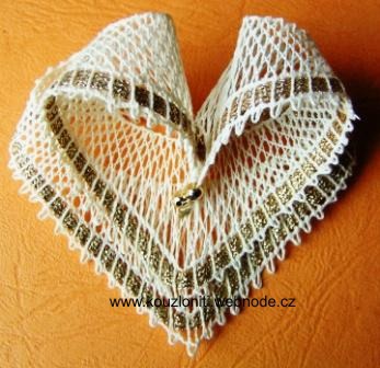 3 - srdíčko se stříbrnou stužkou