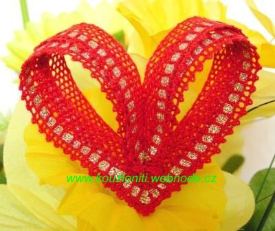 13 - červené srdíčko a narciska