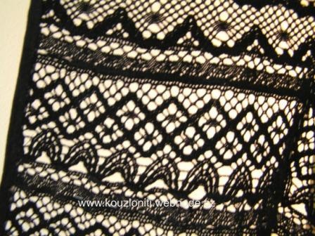 23 - detail sešité krajky