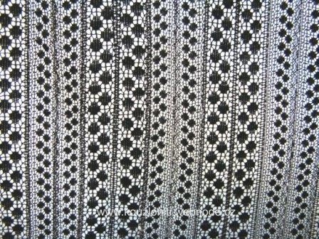 25 - detail sešité krajky