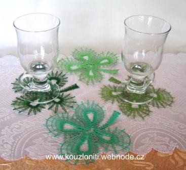 14 - prostírky ve čtyřech odstínech zelené