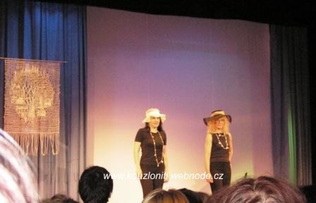 18 - třešničkou na dortu se  stala módní přehlídka