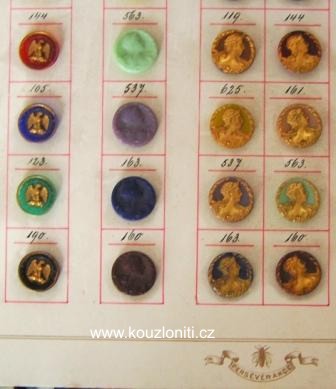 16 - podobné jsou v Muzeu bižuterie a skla  v Jablonci nad Nisou