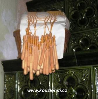 10 - paliček a herdulí s krajkami  je tu opravdu hodně