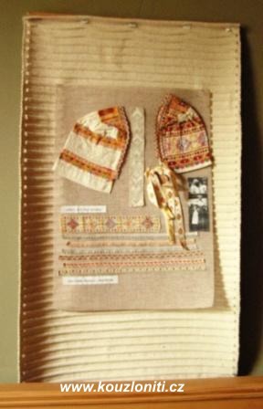 17 - čepce z oblasti Hont stř. Slovensko (katolická obec Suchaň)