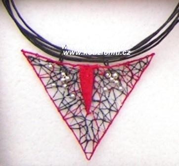 25 - autorská krajka - šperk Jany Novákové