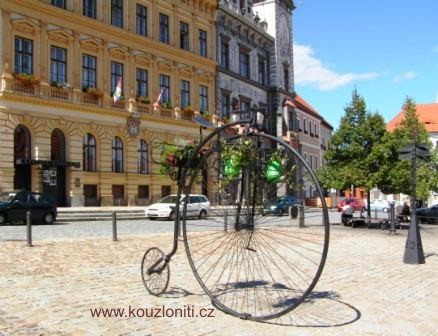 8 - Muzeum krajky se nachází  v jiné budově.