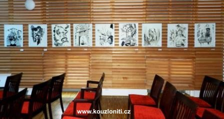 17 - pohled na vystavené kresby na ručním papíru Milana Jíši 