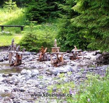23 - ... meleme, řežeme, trochu tkáme i paličky v rukách máme