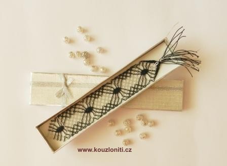 4 - záložka do knihy v barvě černo-stříbrné