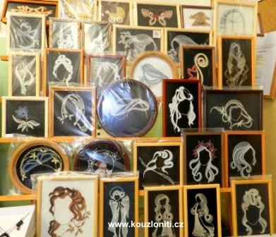 13 - paličkované krajky v rámu