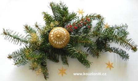 28 - háčkovaná koulička s dekorací