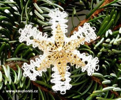 34 - zavěšená bílá hvězdička s filigránem 