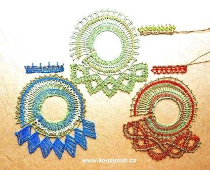 29 - První, druhý, třetí  král - hotové krajky i s královskými korunkami