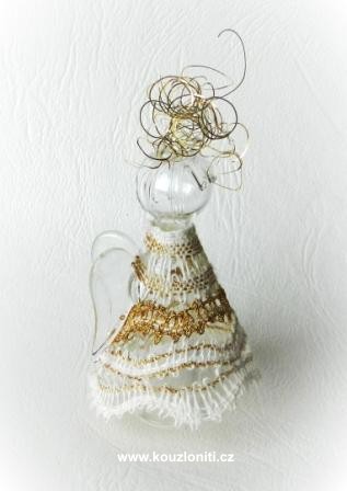 32 - Anděl s křidélky a se zlatými vlásky (ze zlatých andělských vlasů)