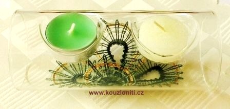 8 - svícen se dvěma čajovými svíčkami