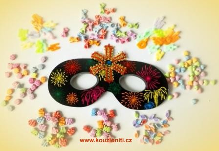 57 - škraboška s paličkovanou hvězdičkou